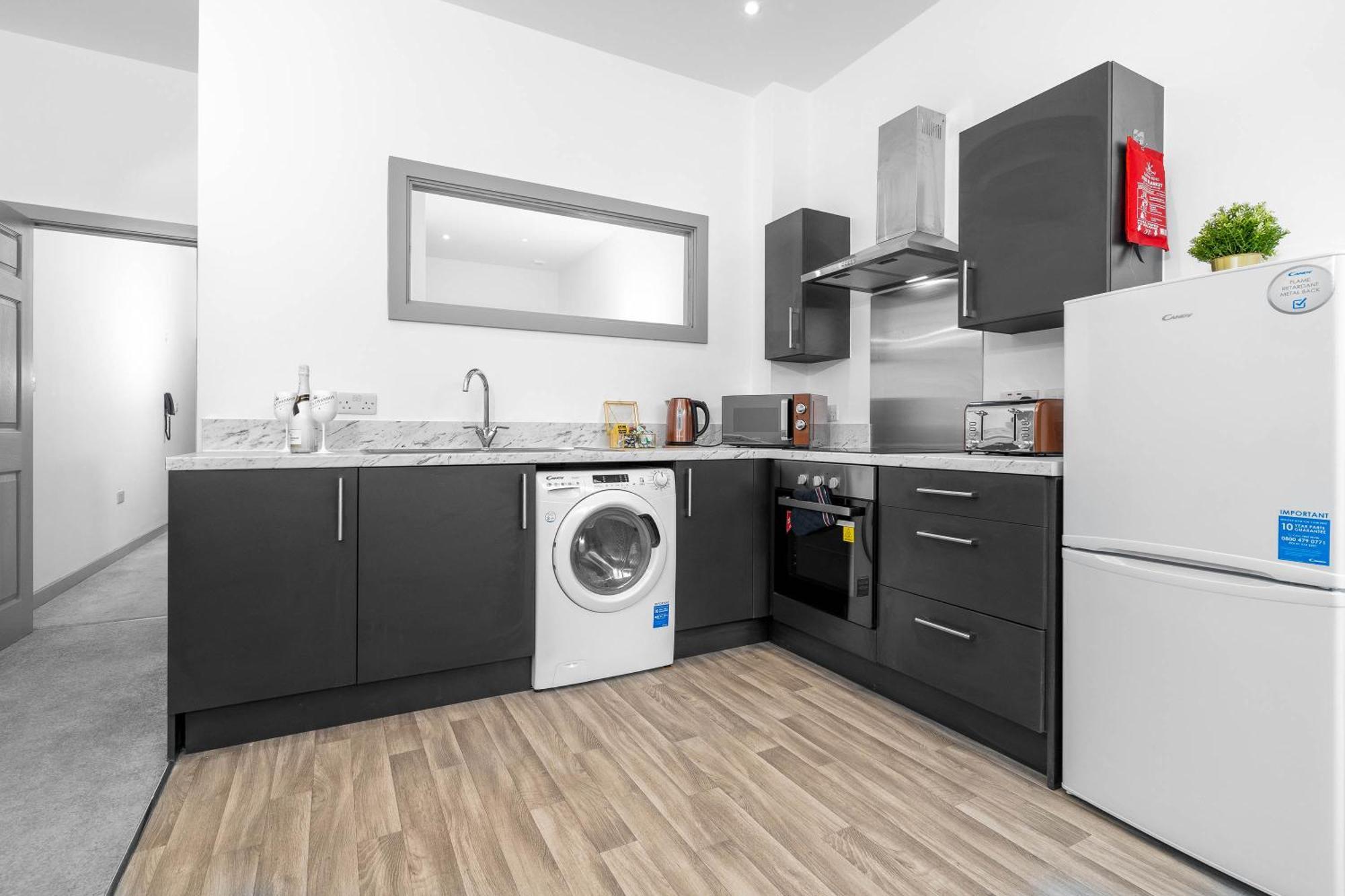 Modern Apartment In Brierley Hill - Secure Parking - Wifi & Netflix - Excellent Value - 11O Exterior foto